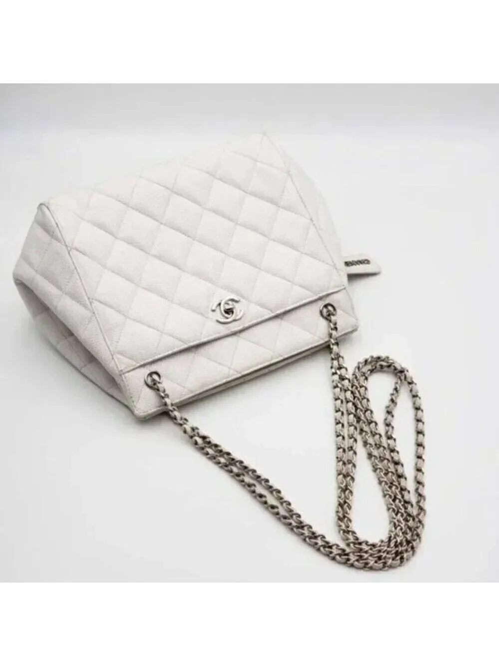 CHANEL Quilted Matelasse CC Logo Caviar Skin Chain Shoulder Bag 1600-082524